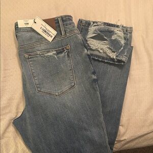 Judy Blue Light Blue Boyfriend Jeans with Distressed Knee